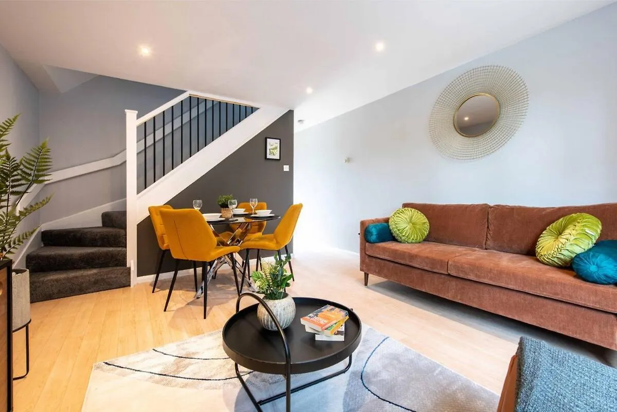 Parking, Garden And Central! نوتينغهام بيت للعطل